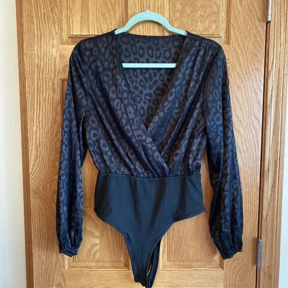 Shein Black Satin Bodysuit Size Medium Embossed Leopard Print Snap Closure NWOT - Picture 1 of 6